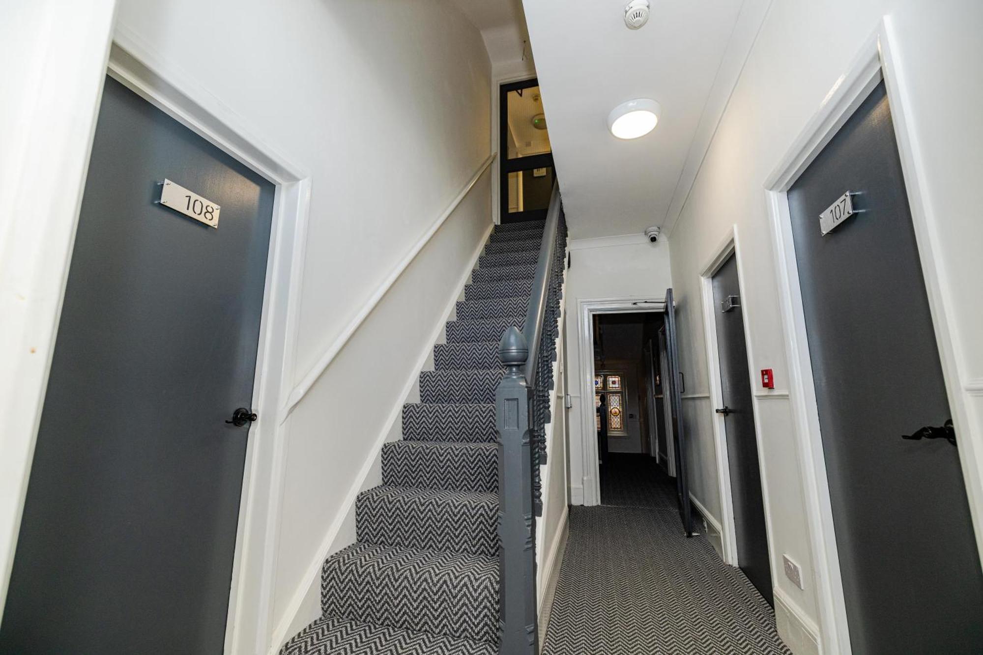 Woodford Hotel London Exterior photo
