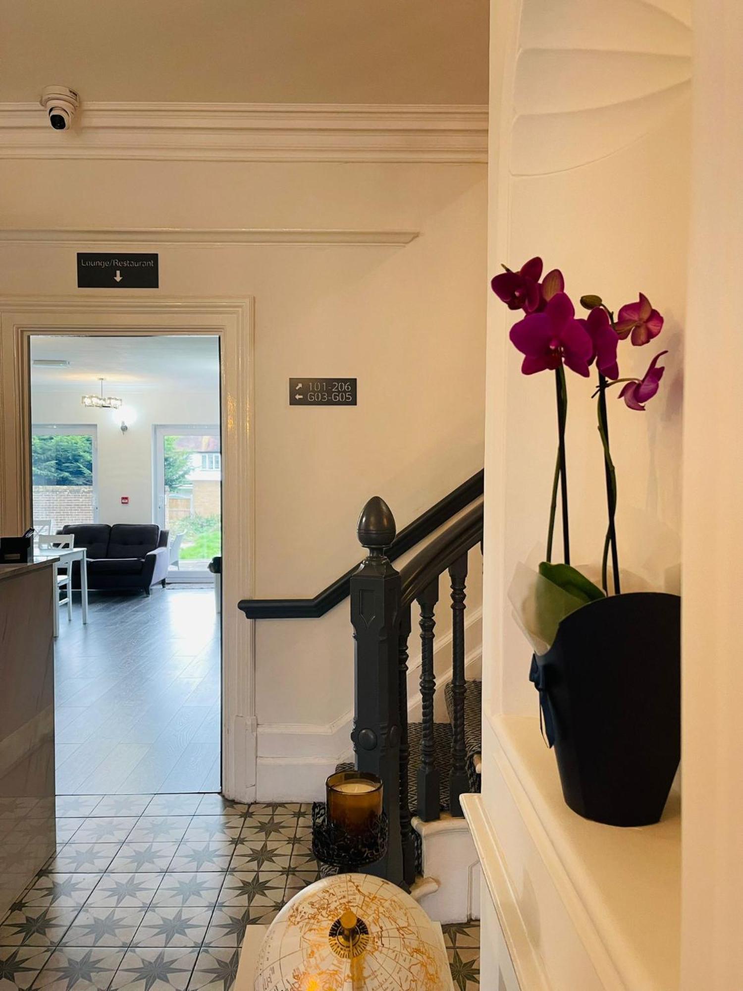 Woodford Hotel London Exterior photo